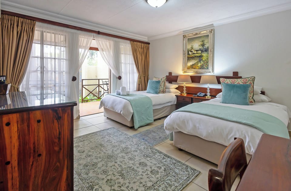 Premium bedding, down comforters, in-room safe, individually decorated