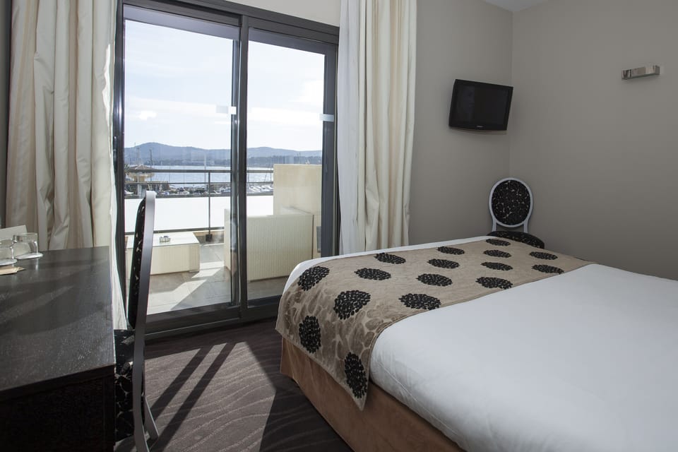 Chambre Double Privilège avec terrasse vue mer | Minibar, in-room safe, blackout drapes, soundproofing
