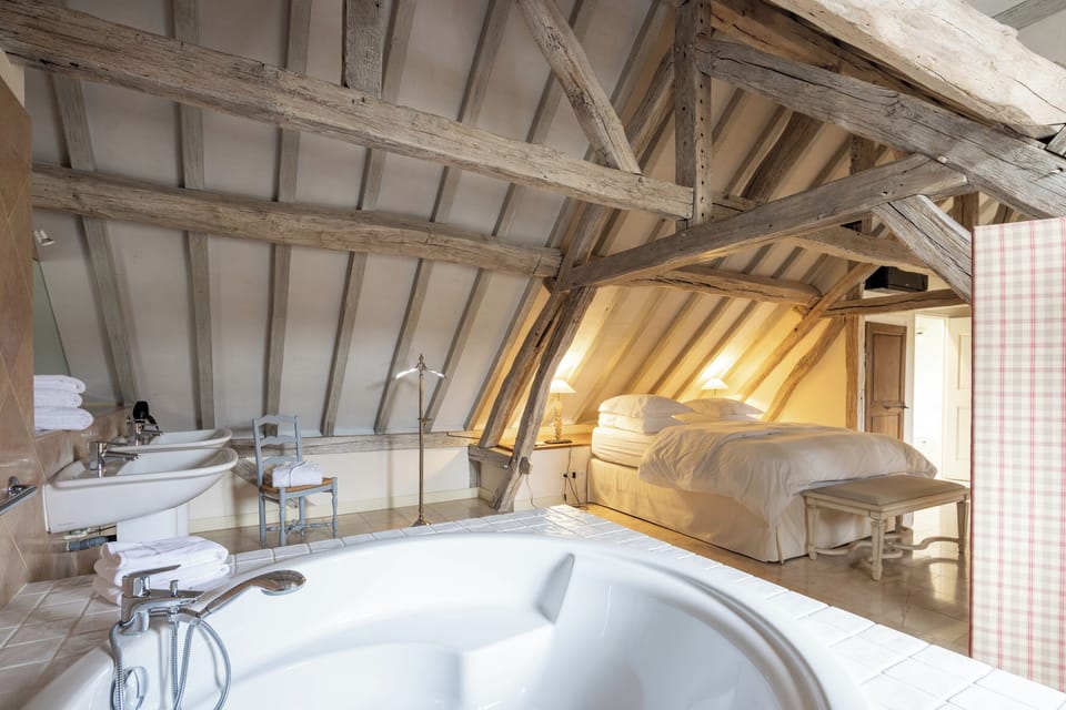 Suite Signature | Premium bedding, Select Comfort beds, in-room safe