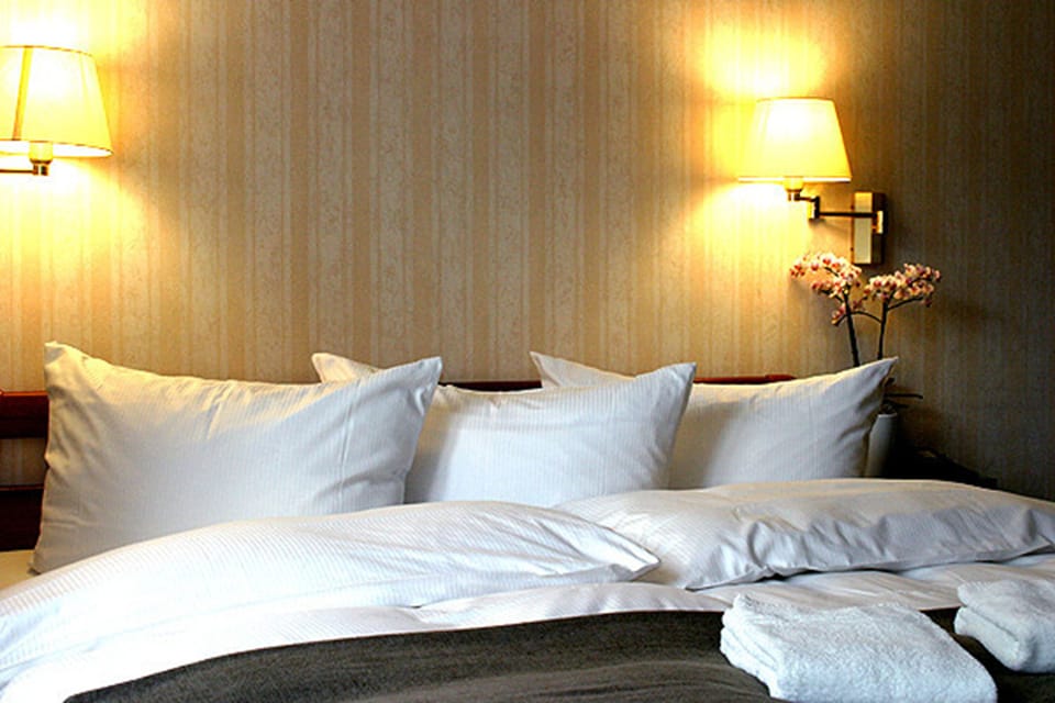 Premium bedding, pillowtop beds, minibar, in-room safe