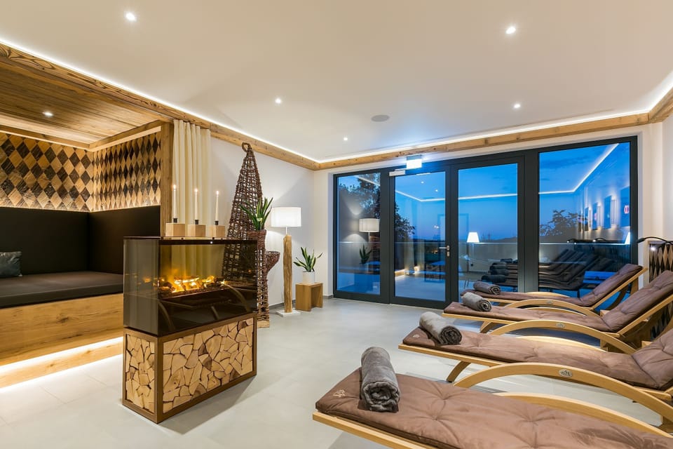 Couples treatment rooms, sauna, hot tub, steam room, Turkish bath