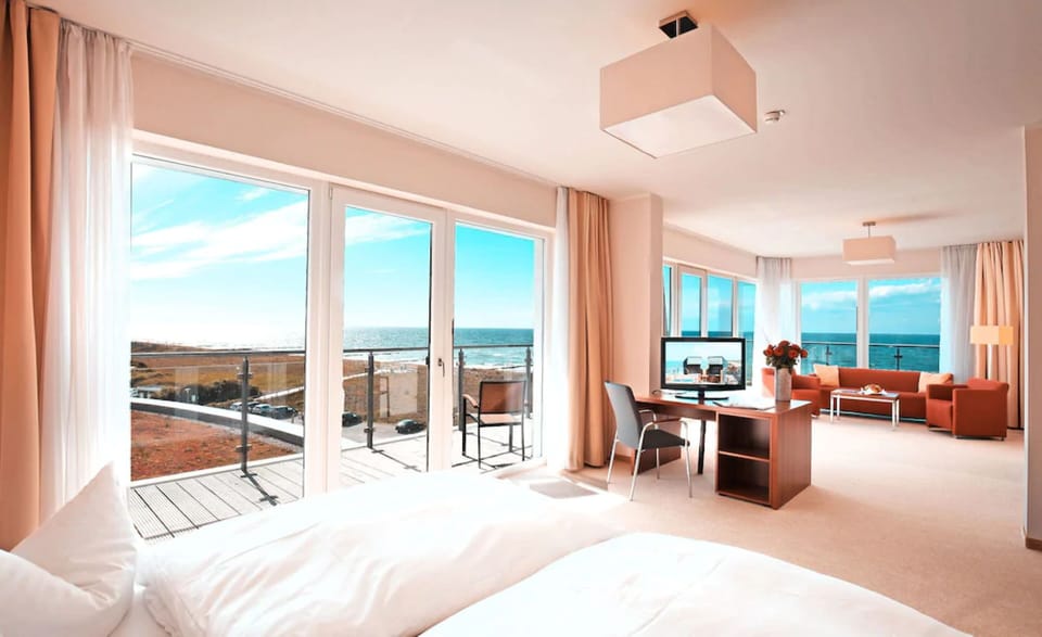 Deluxe Double Room | Free minibar, in-room safe, iron/ironing board, free WiFi