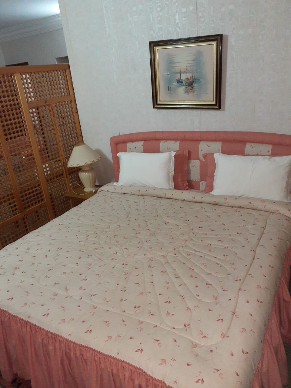 Royal Suite | Desk, blackout drapes, free cribs/infant beds, free rollaway beds
