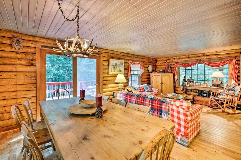 Dining Area | Dishes & Flatware Provided | Main Level