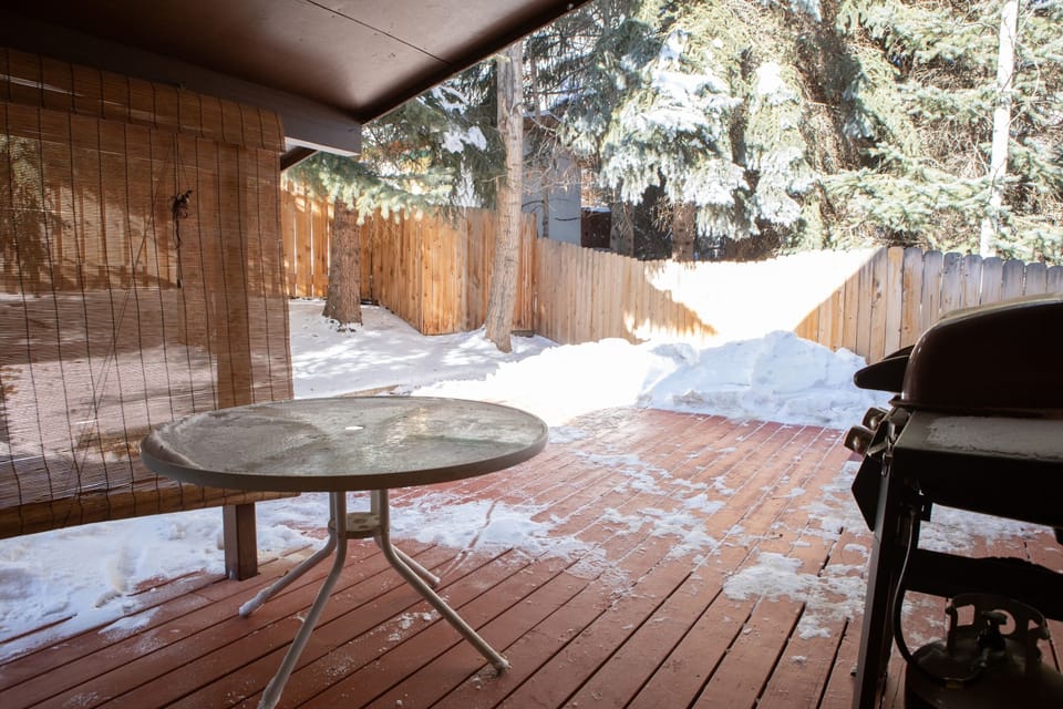 Townhome, 2 Bedrooms | BBQ/picnic area