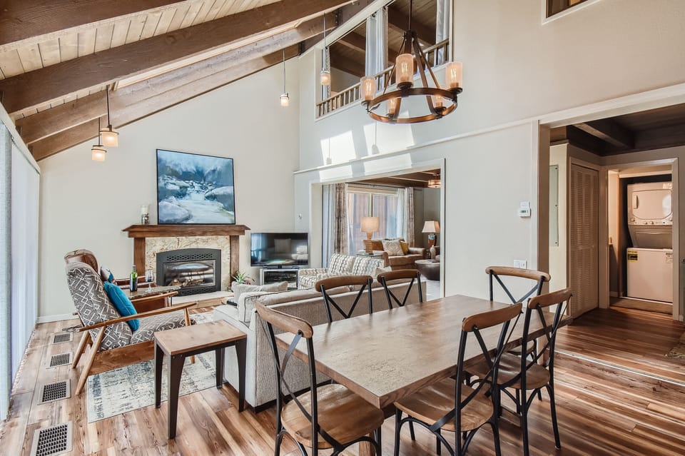 Townhome, 4 Bedrooms | Dining