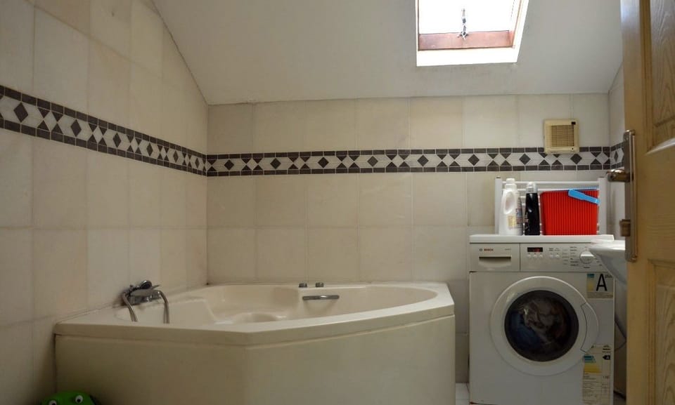 Shower, hydromassage showerhead, hair dryer, towels