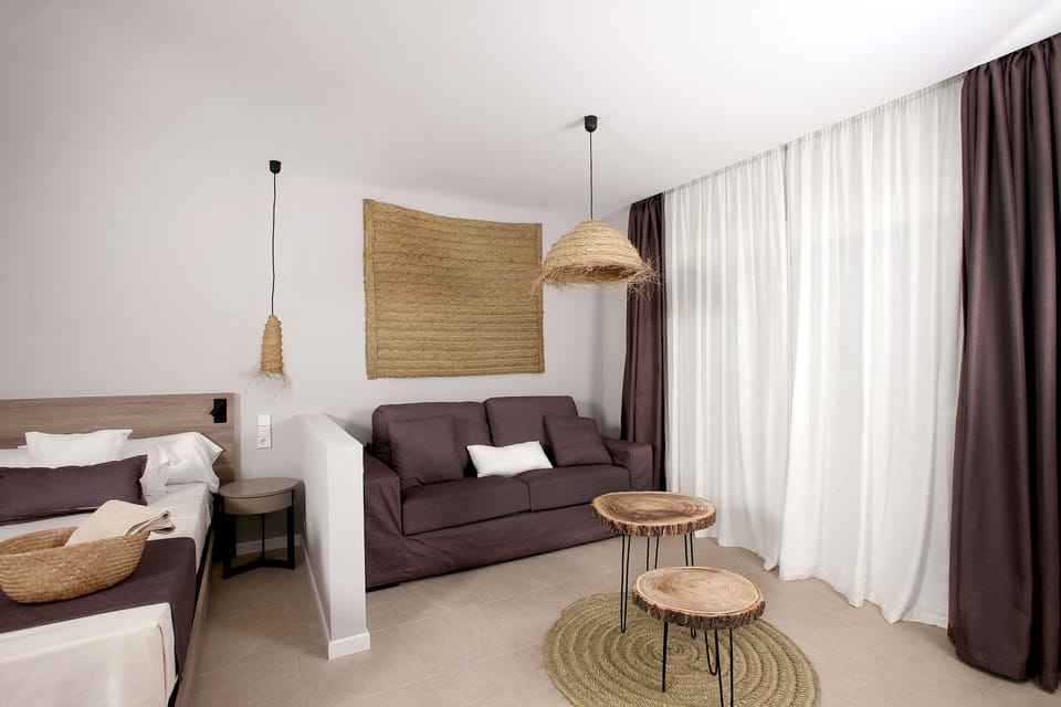 Junior Suite, Terrace (Eques Premium) | Minibar, in-room safe, desk, laptop workspace