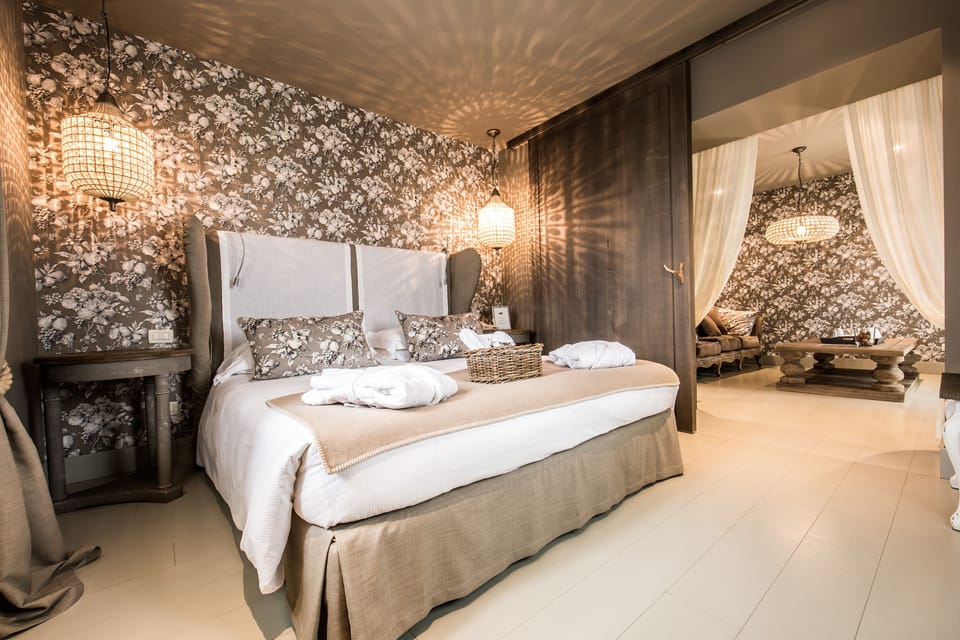 Suite | Down comforters, minibar, in-room safe, desk