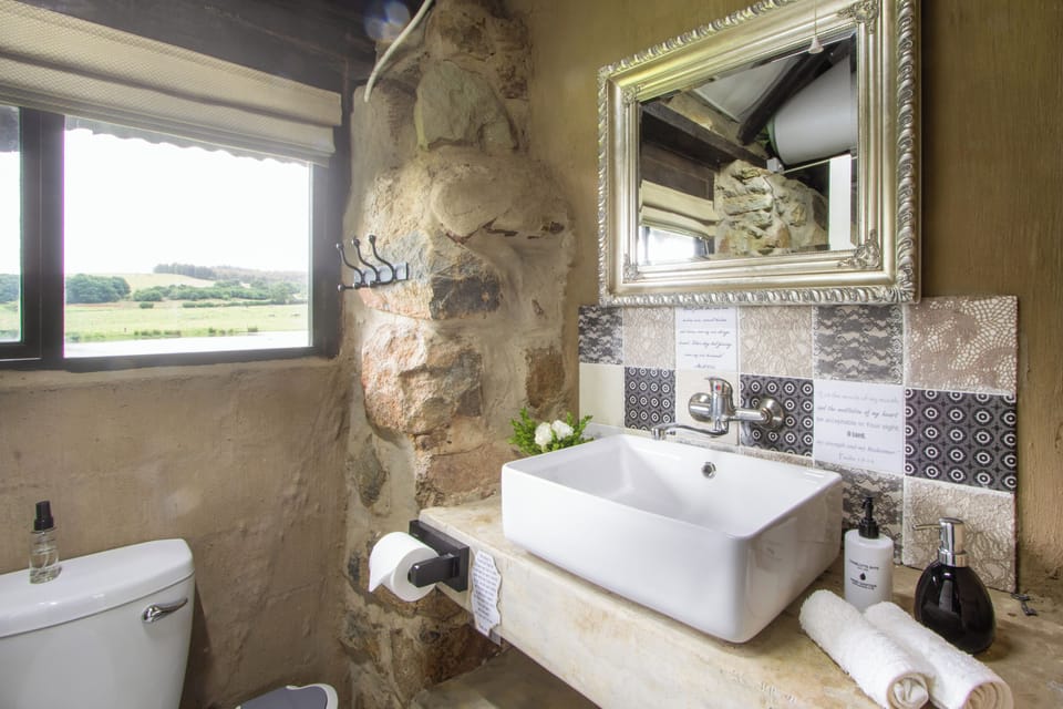 Bull Stables Room 7 | Bathroom | Free toiletries, towels, soap, toilet paper