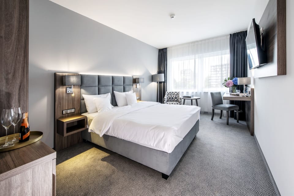 Single Room | Minibar, desk, laptop workspace, blackout drapes