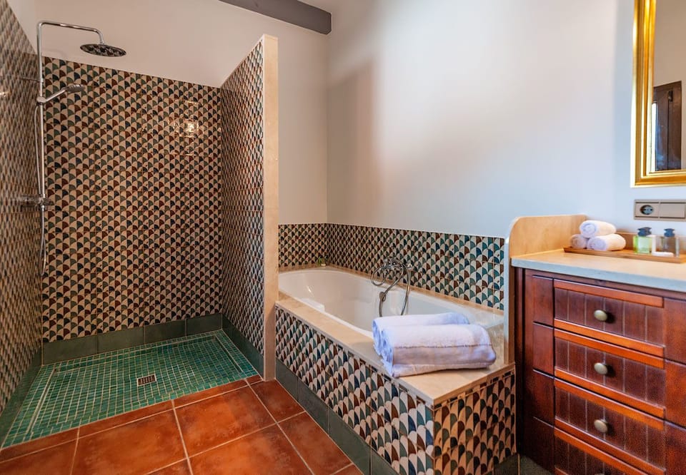 Superior Triple Room | Bathroom | Bathrobes, towels