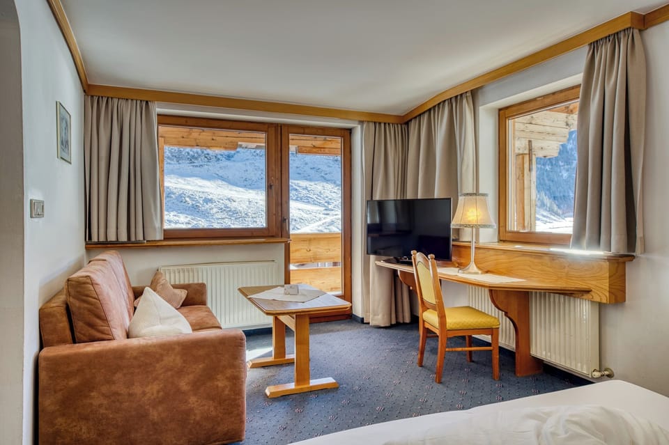 Single Room | Hypo-allergenic bedding, in-room safe, desk, free WiFi