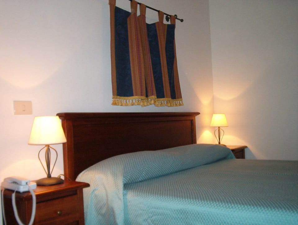 Minibar, desk, free WiFi, bed sheets