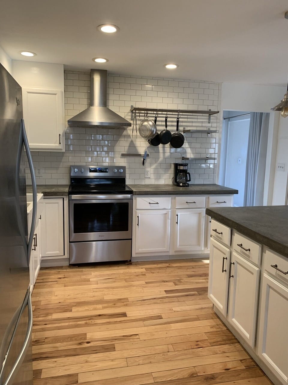 Large well-stocked Kitchen with 2-seat island