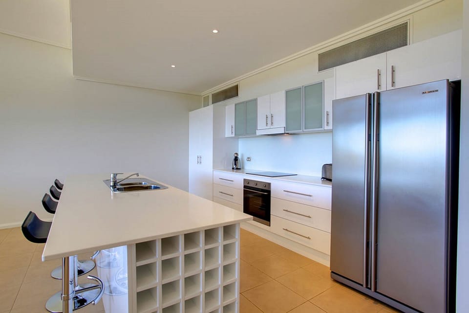 Family Apartment, 4 Bedrooms | Private kitchen | Fridge