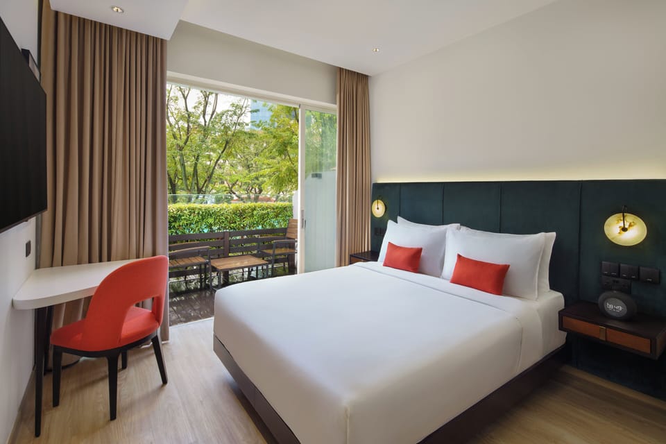 Premier Room, 1 Queen Bed, Pool Access (Queen) | In-room safe, desk, blackout drapes, iron/ironing board