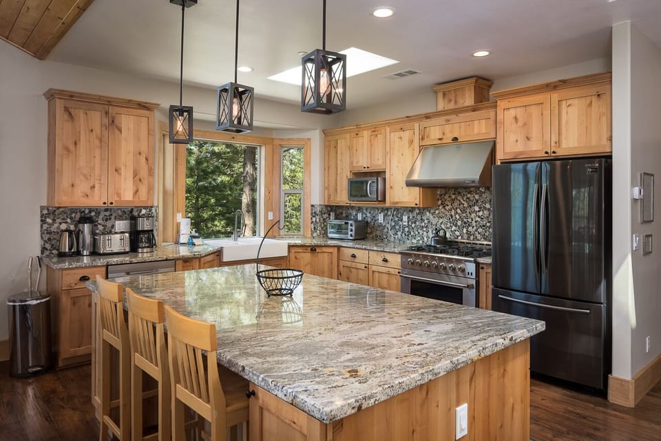 Kitchen island with a breakfast bar!