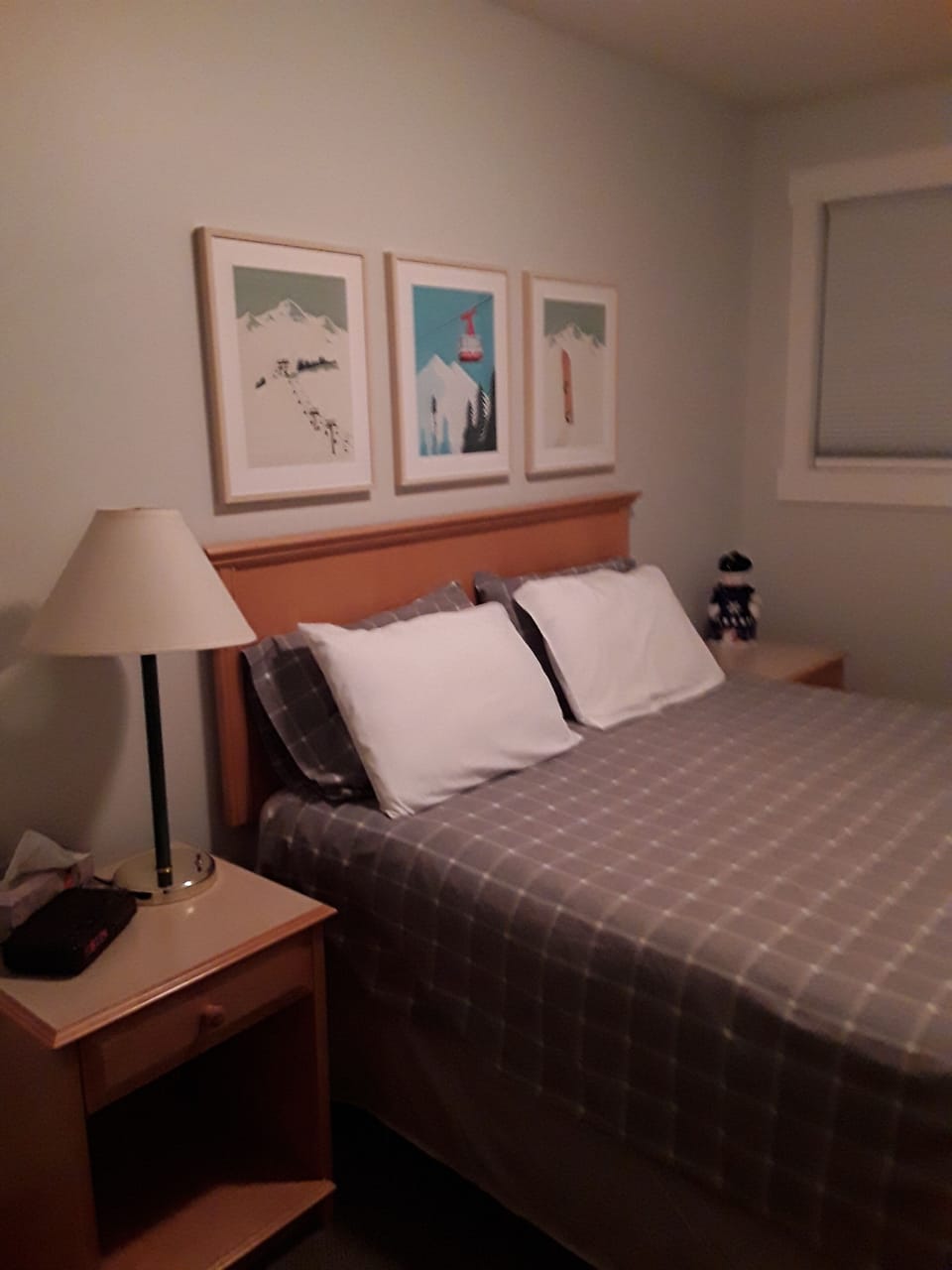 2nd bedroom__queen bed