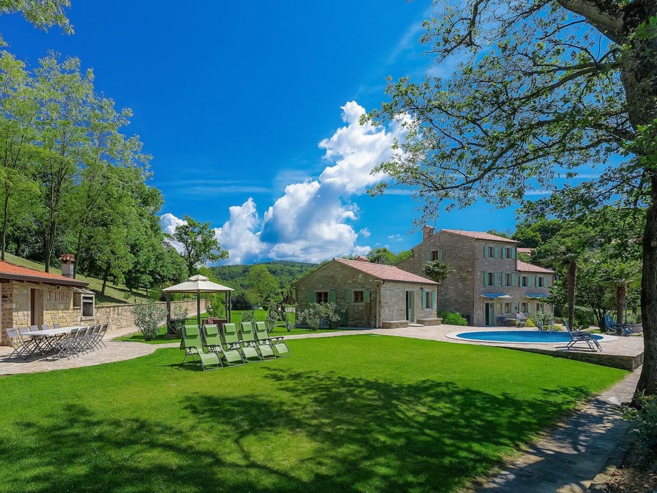 Property, House, Home, Residential Area, Green, Daytime, Building, Sky, Natural Landscape, Architecture