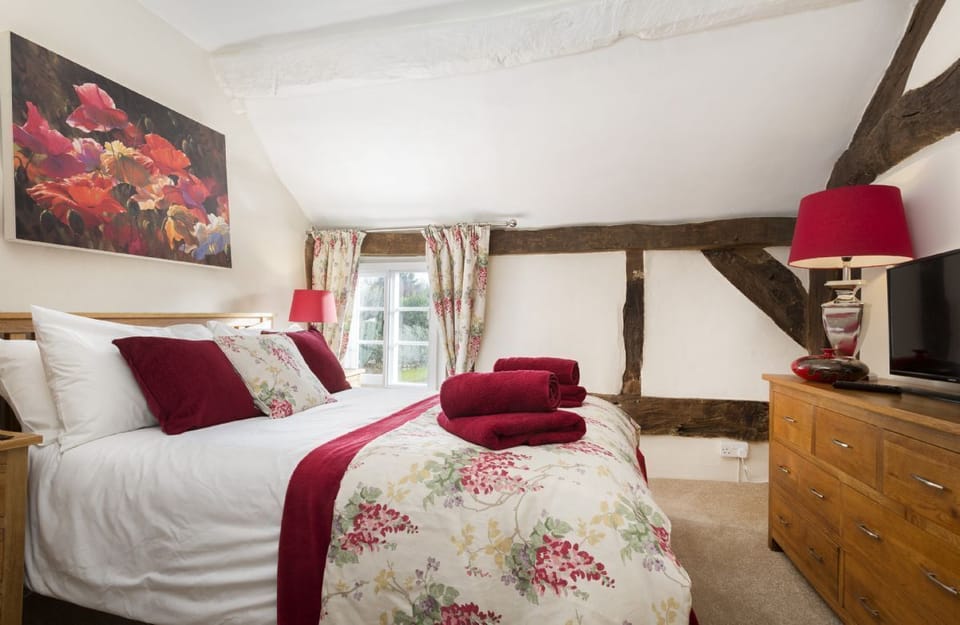 First floor: Romantic bedroom with a double bed