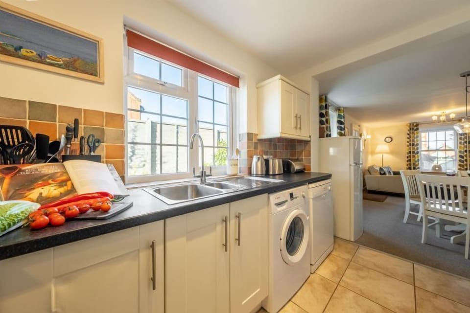 Ground floor: Kitchen