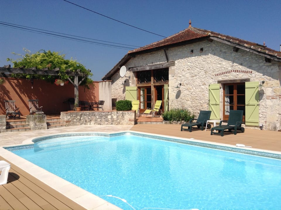 10m x 5m private swimming pool