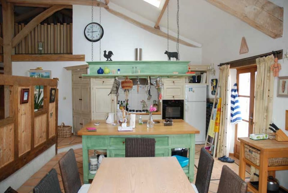 Kitchen & dining room