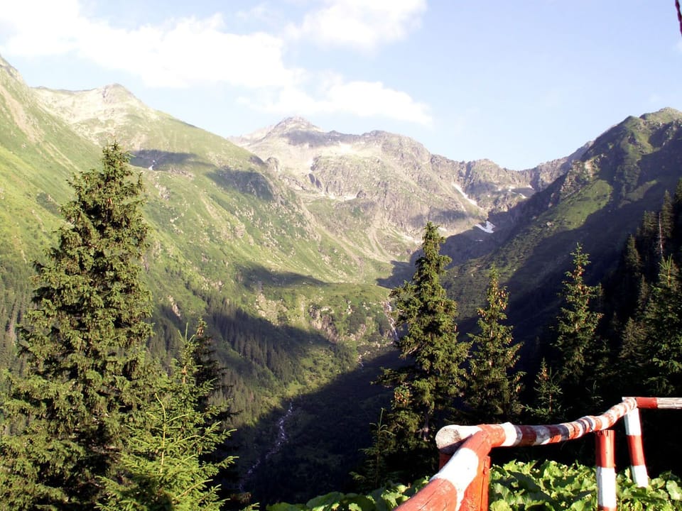 Hiking trail • Casa Vale - 5 Romania vacation rentals Sibiu Transylvania