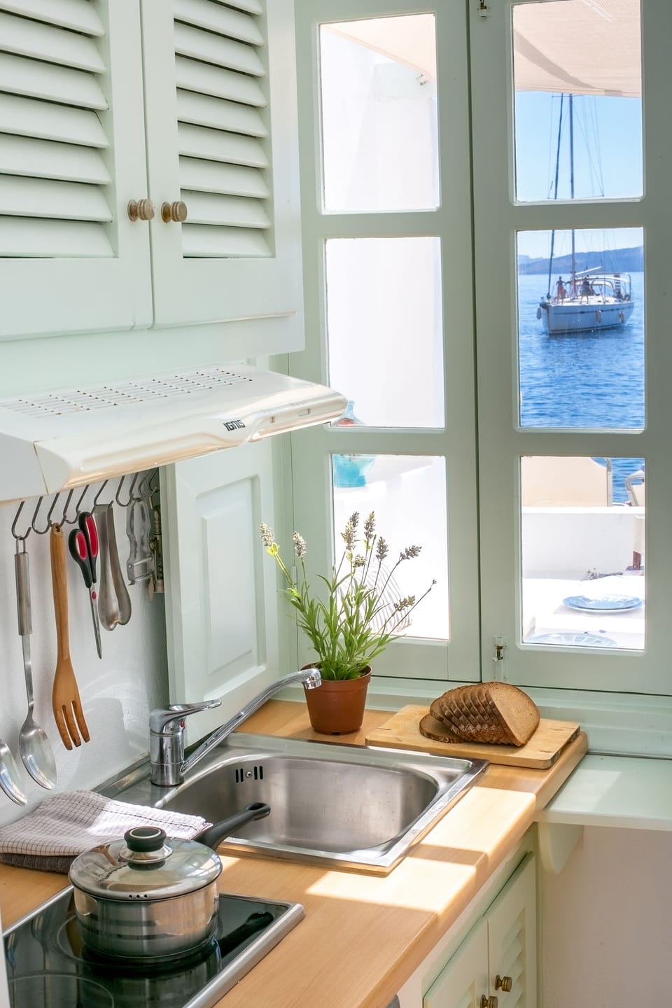 kitchenette 
