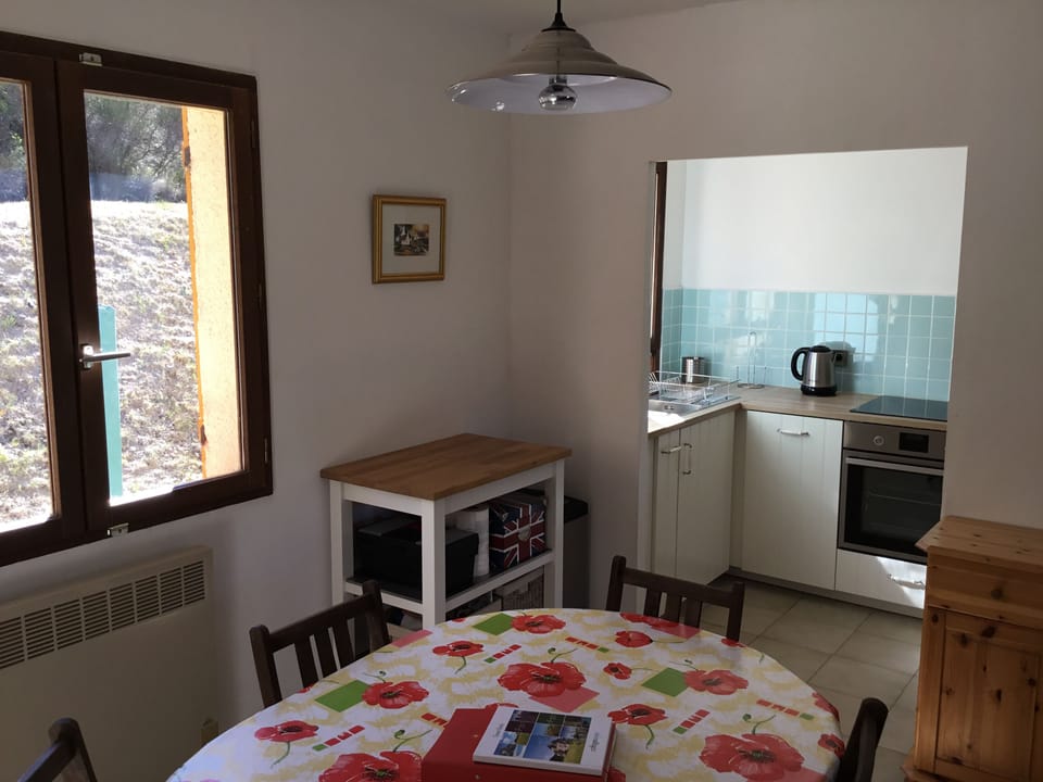 Dining area/Kitchen (2)