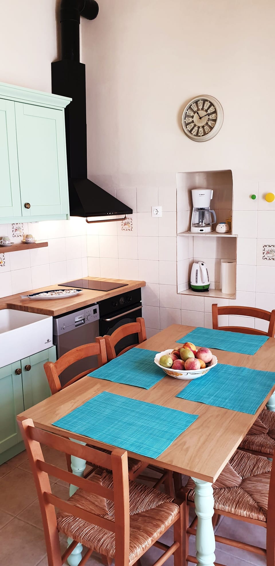 Fully equipped traditional kitchen