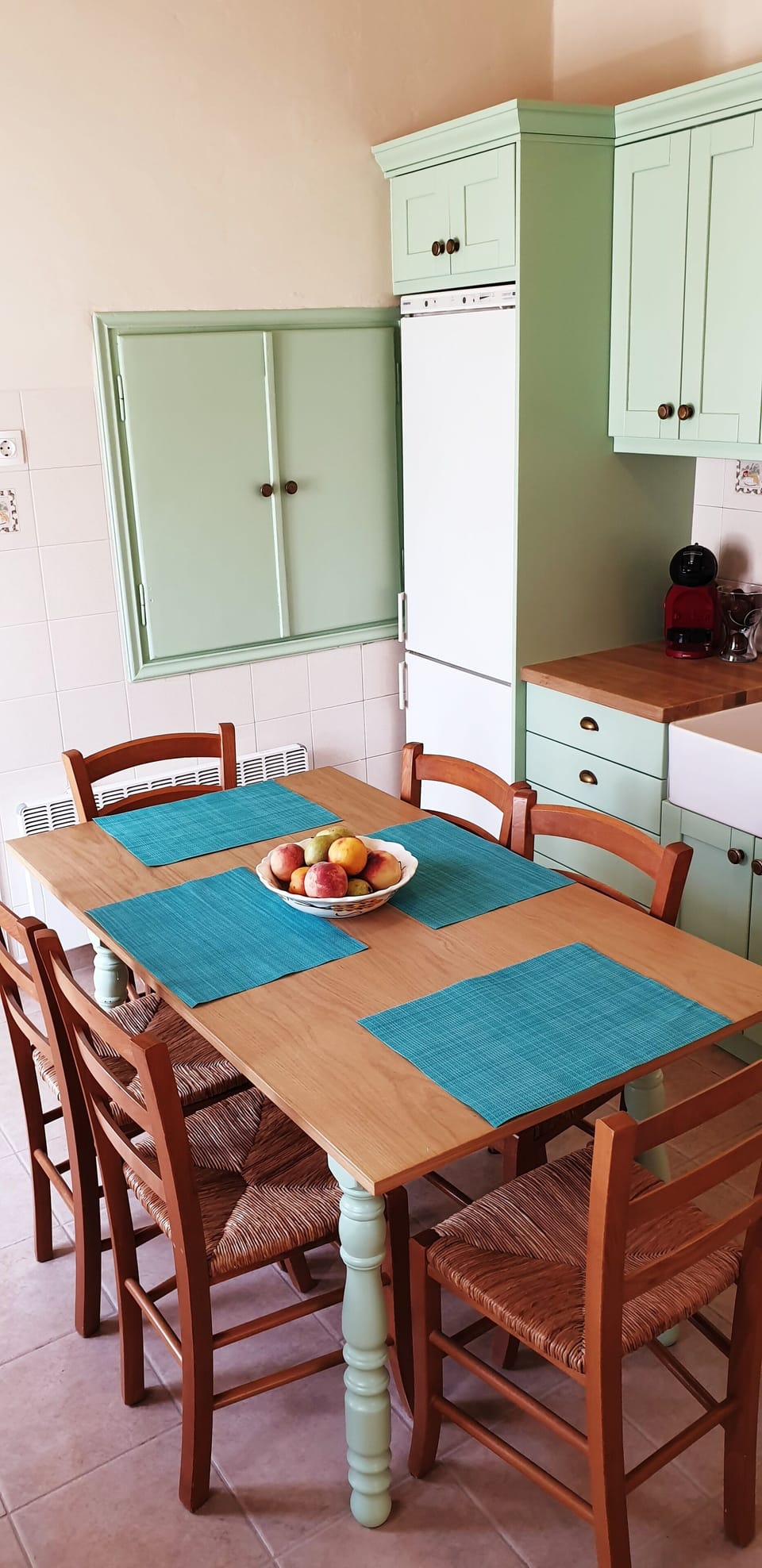 Fully equipped traditional kitchen