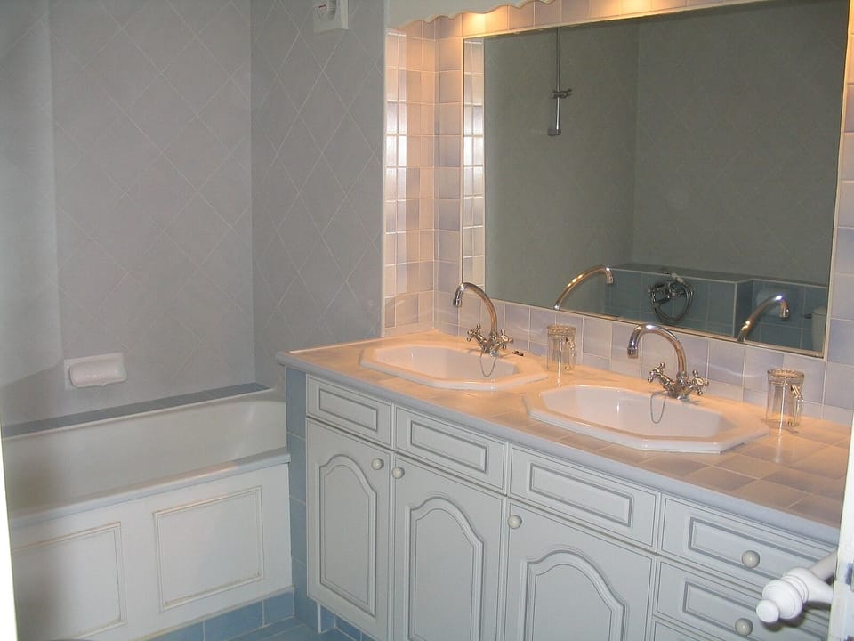Bathroom + 3 en-suite