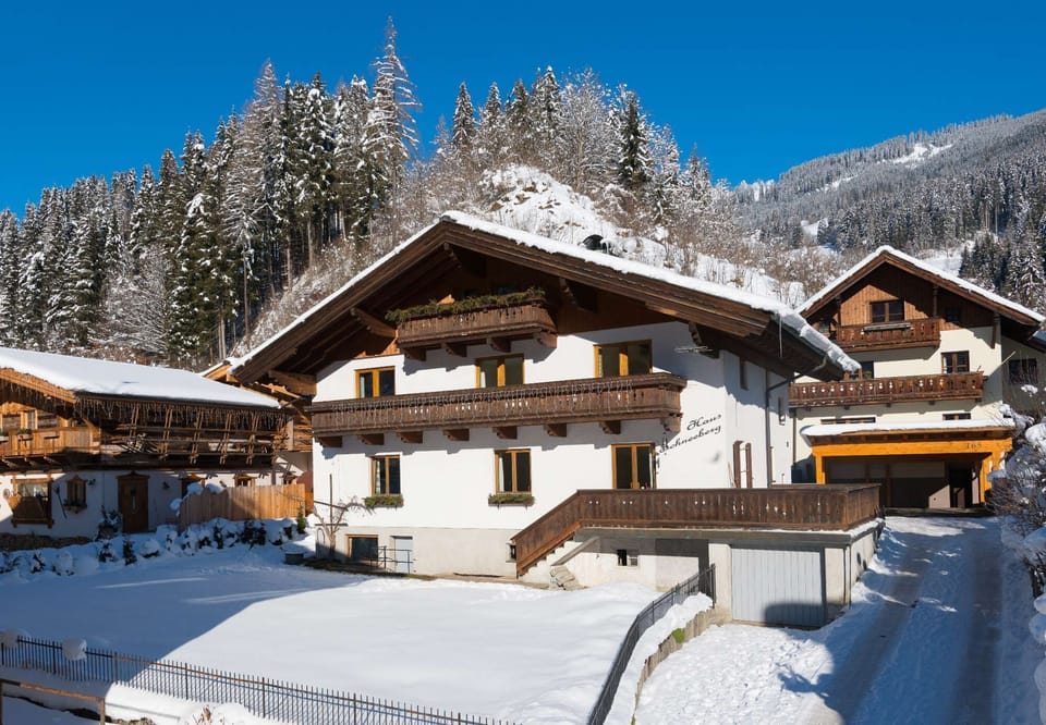 Haus Schneeberg in Winter