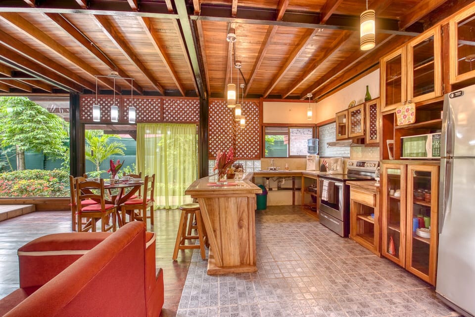 Fully equipped kitchen, Living room with 32'' TV with Netflix