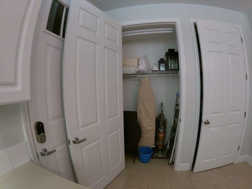 Comfort Townhome | Room amenity