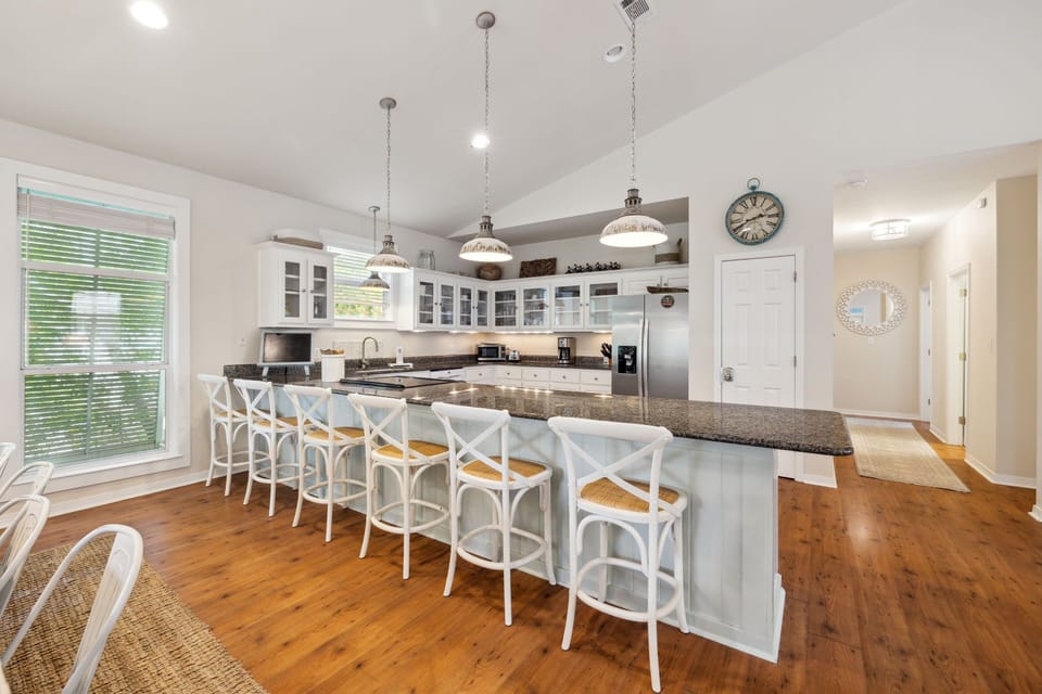Spacious Countertops & Bar Seating for 6!
