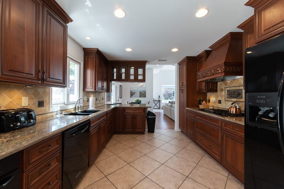 Beautiful, fully equipped kitchen