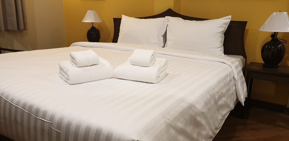 In-room safe, free WiFi, bed sheets