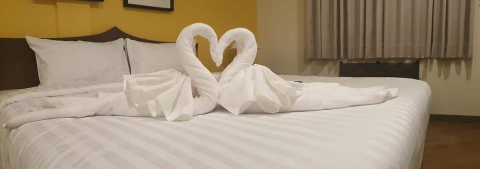 In-room safe, free WiFi, bed sheets