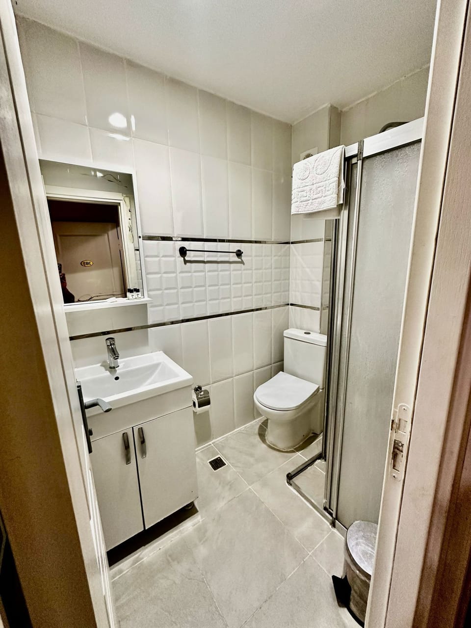 Shower, hydromassage showerhead, hair dryer, towels
