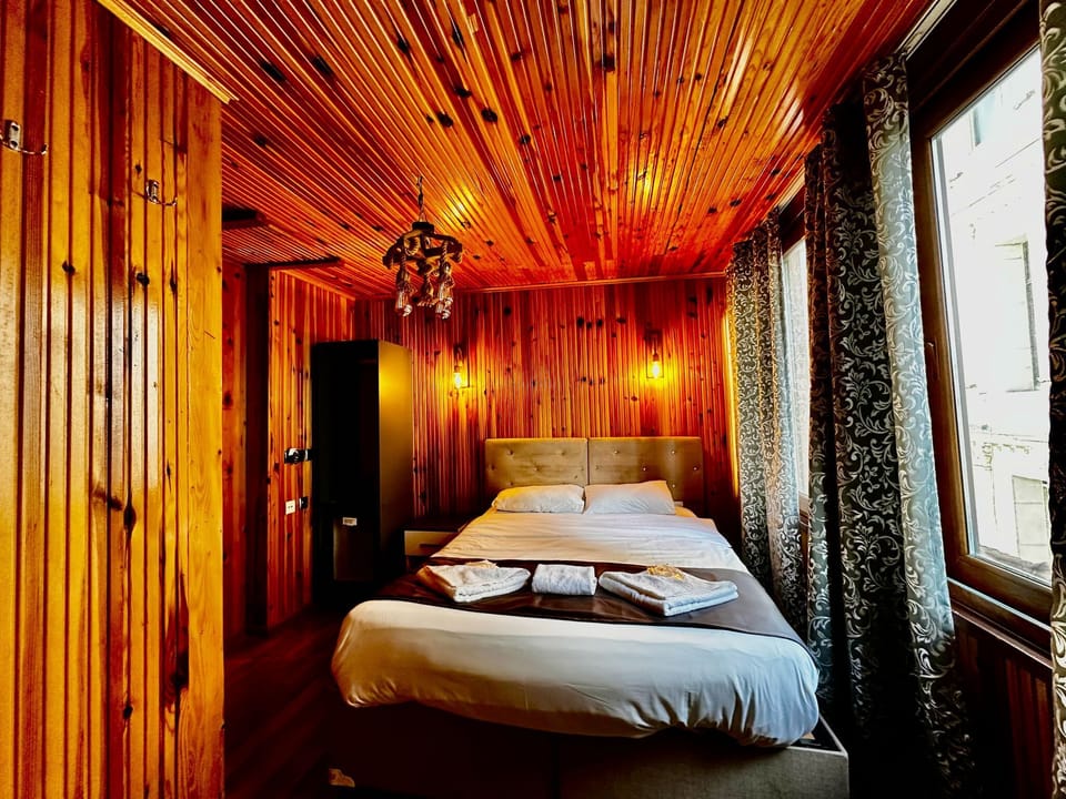 Deluxe Double Room, 1 Double Bed, City View | Premium bedding, minibar, desk, laptop workspace