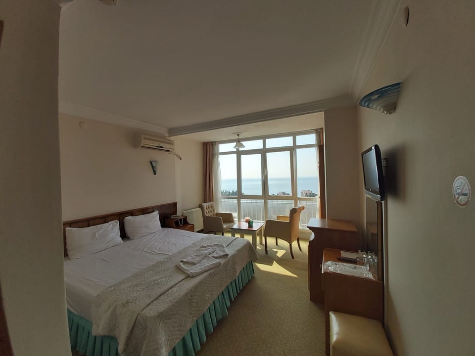 Comfort Double Room | Minibar, desk, laptop workspace, soundproofing