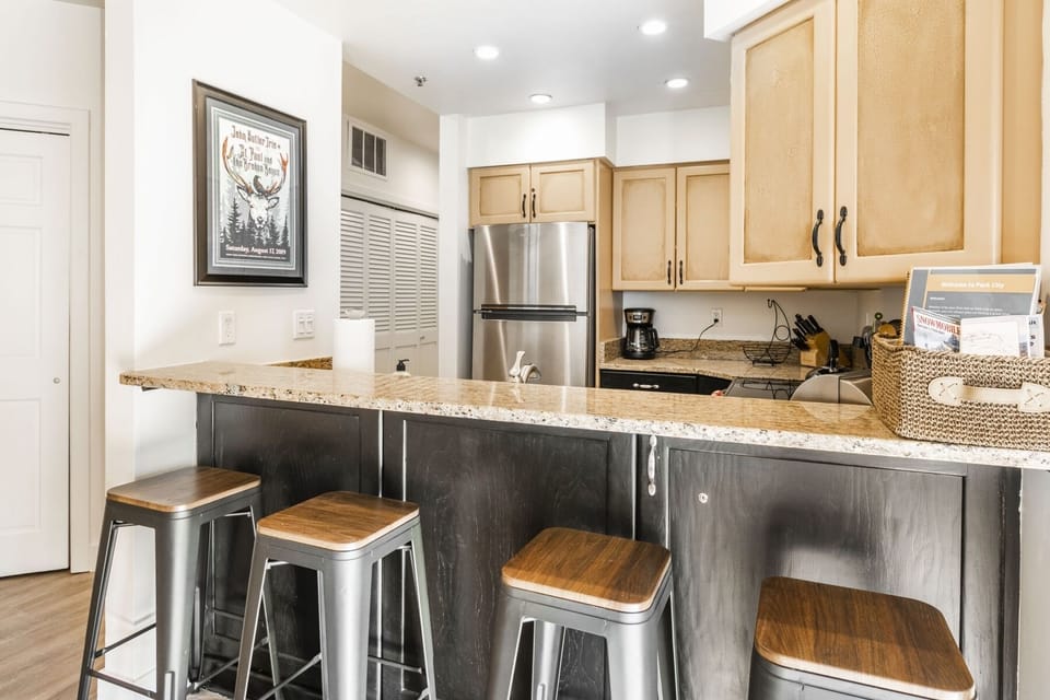 Full Kitchen with seating area.