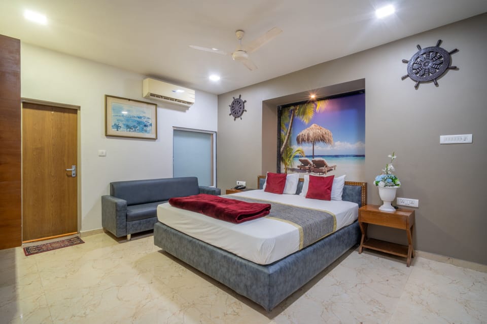 Luxury Cottage | Premium bedding, Select Comfort beds, in-room safe