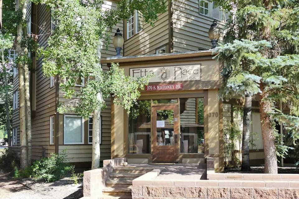 Front entry to complex