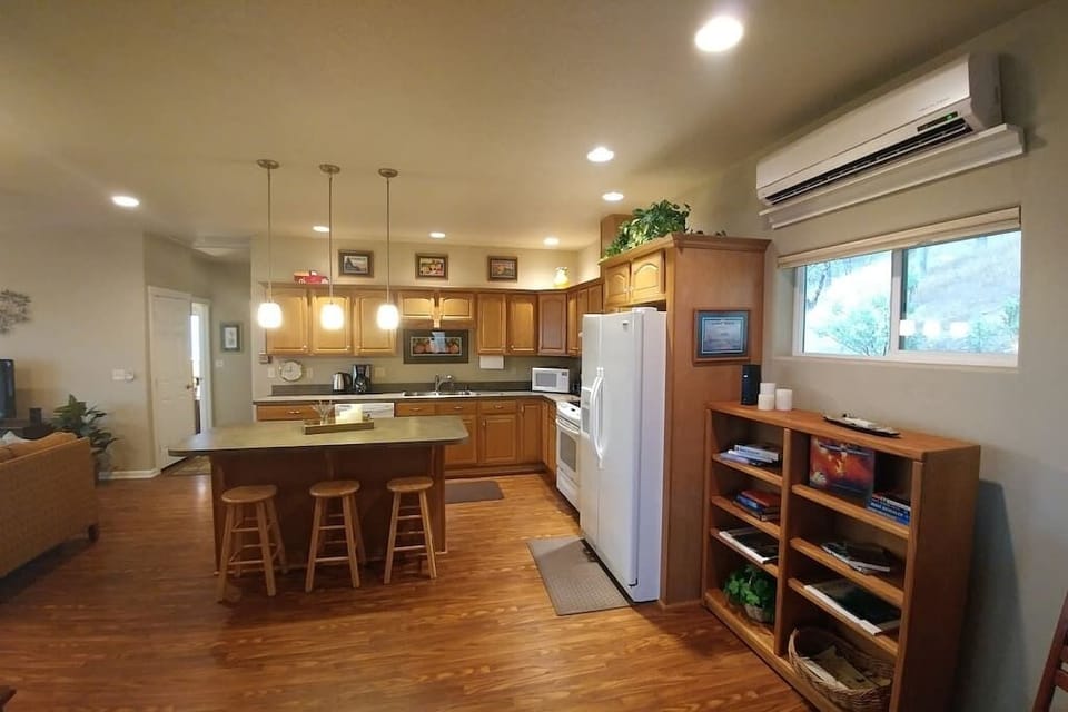 "We had a blast staying at the Rouge River Guesthouse! The hosts on site were a delight! When we arrived we found bagels, cream cheese, orange juice and two Sierra Nevada Pale ales left for us. It was a lovely surprise!" - Ben