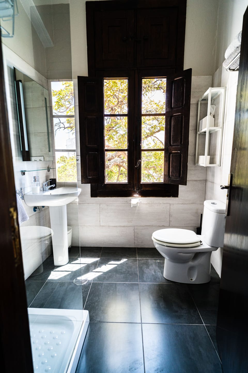 Double Room, Air conditioning, Garden View | Bathroom | Shower, hair dryer, towels