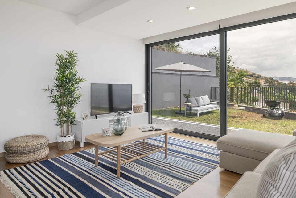 Livingroom with a TV 